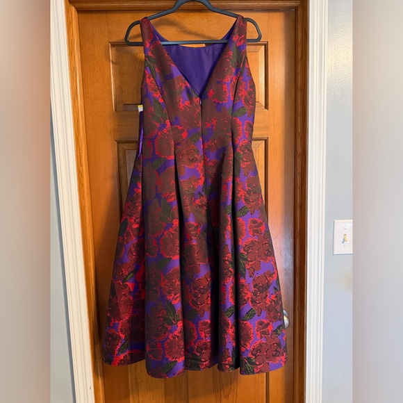Floral Sleeveless Dress - Picture 2 of 4